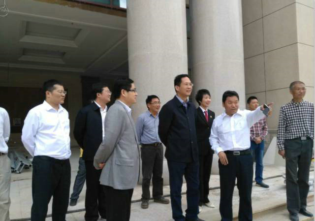 市中級人民法院院長居國屏視察區法院大樓項目