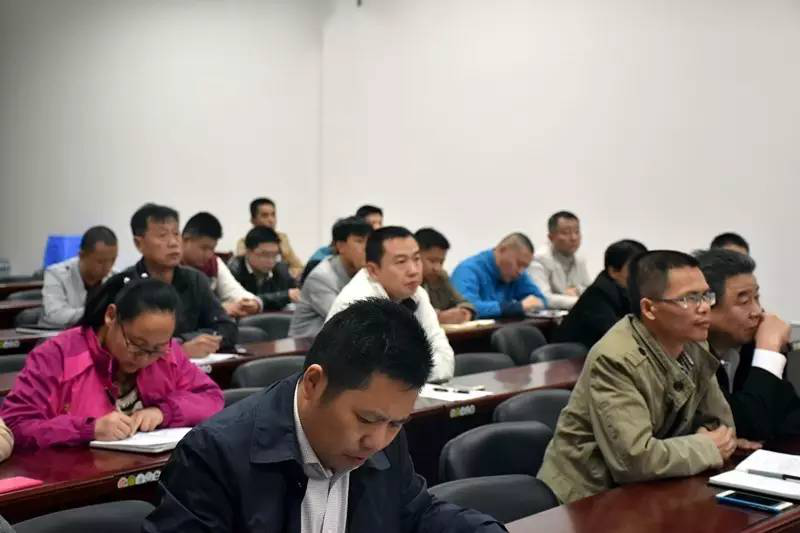 市政公司舉辦“營(yíng)改增”稅法知識(shí)學(xué)習(xí)