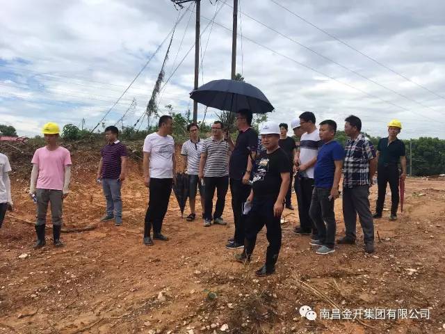 集團高管前往新建江拖路道路工程現場協調工作 