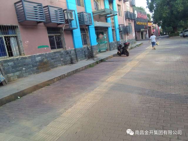 管護公司開展盲道改造建設工作 