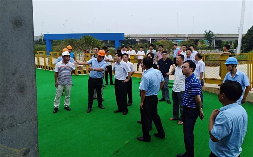 贛江新區管委會副主任熊一江現場調度儒樂湖新城在建項目