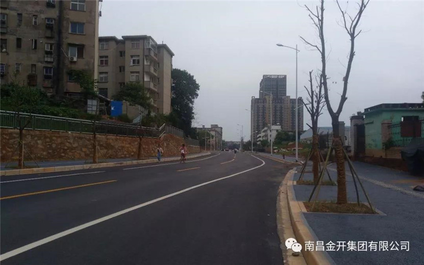 通車啦！經開區首條彩色透水砼道路完工通車