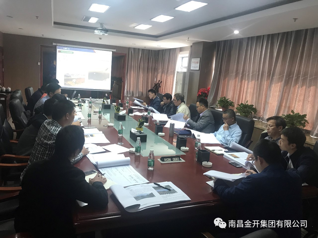 項目公司組織召開《英雄大道路基處治及現狀管線利用方案