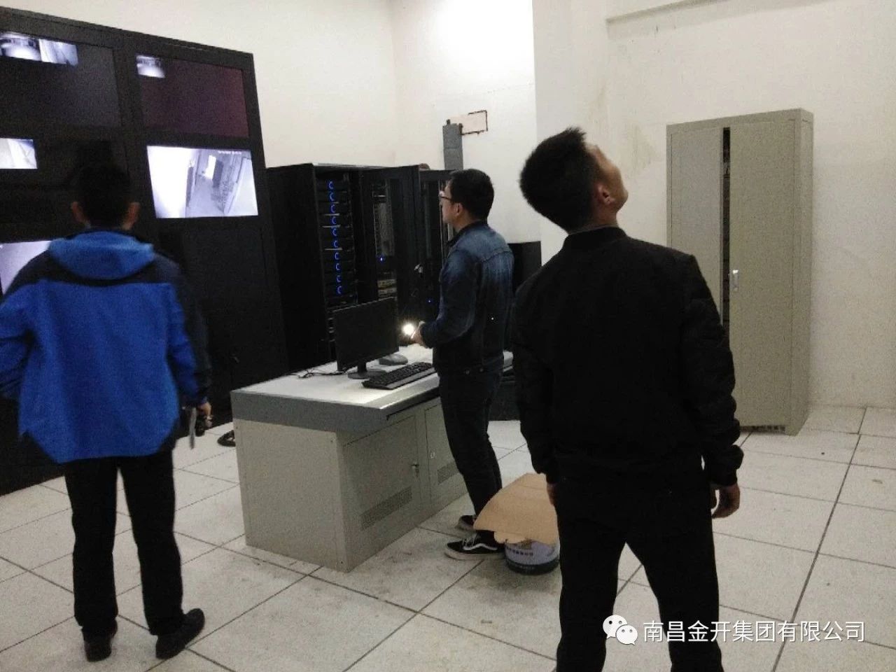 物業公司開展五聯花園主要設施設備工程查驗工作
