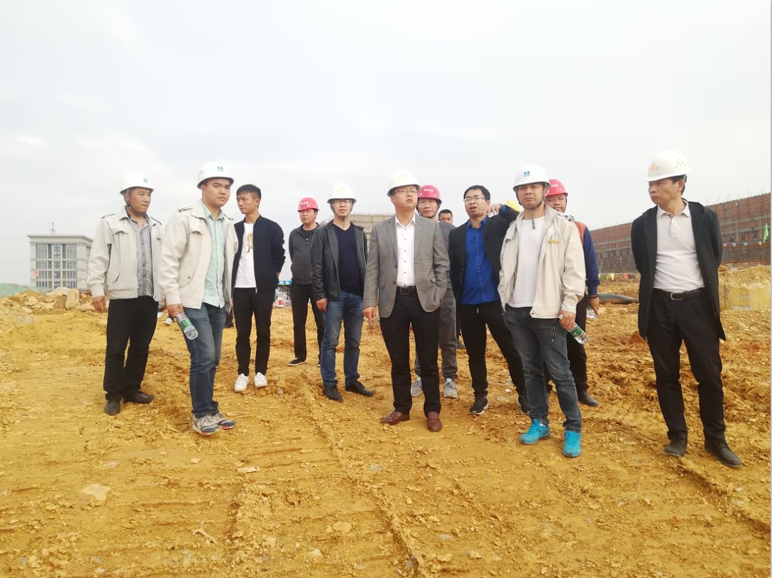 項目公司組織開展區(qū)中心城區(qū)14條EPC道路項目專題調(diào)度