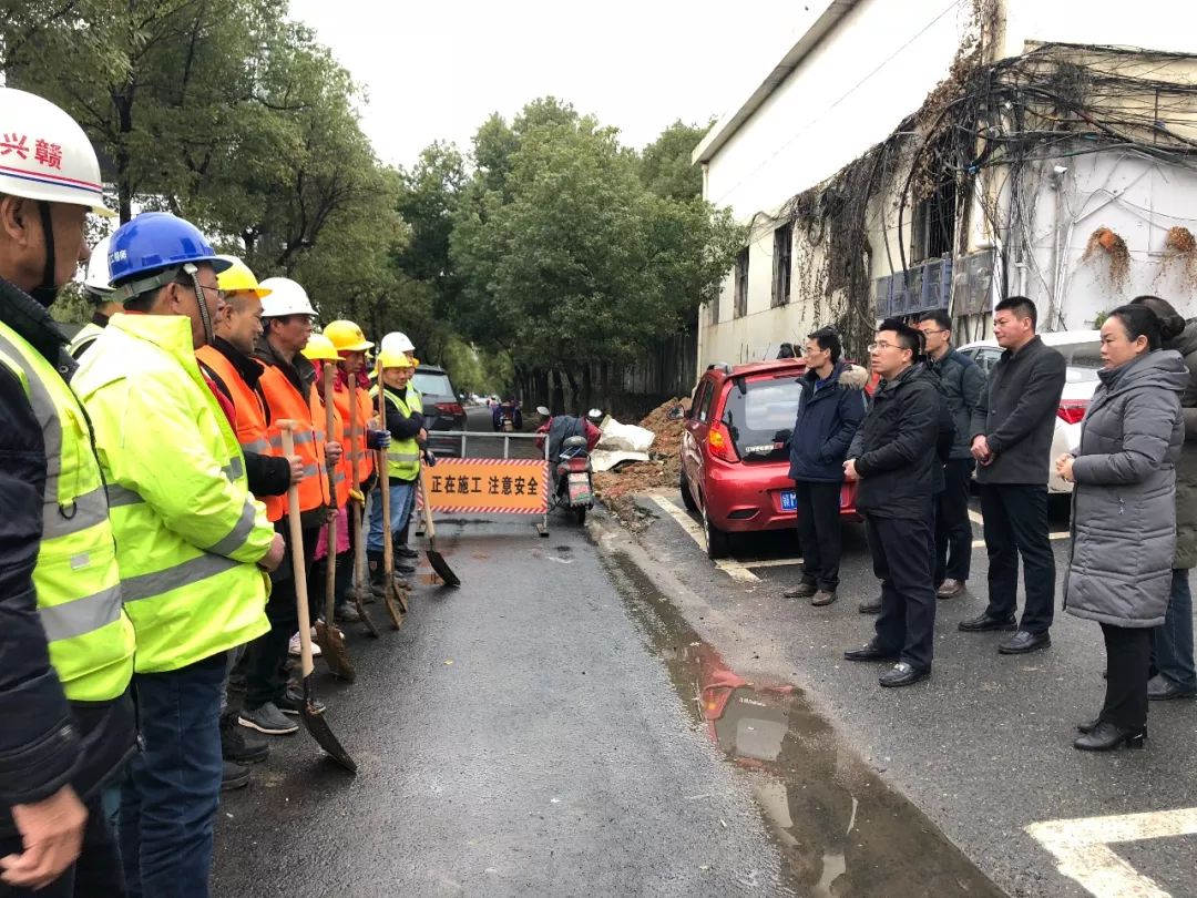 工匠集團(tuán)組織開(kāi)展在建項(xiàng)目復(fù)工慰問(wèn)活動(dòng) 