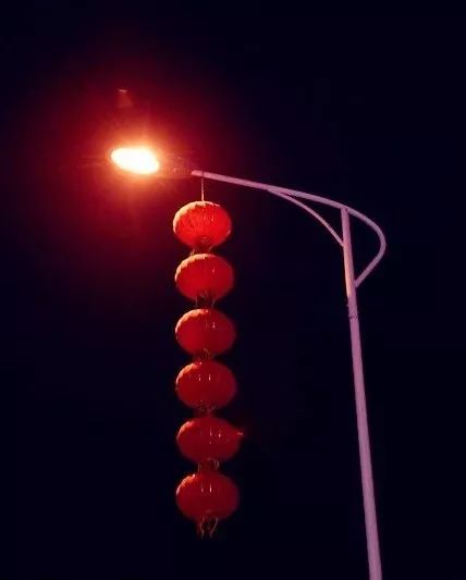 【開(kāi)年紅】大紅燈籠高高掛 喜氣年味自然來(lái) 
