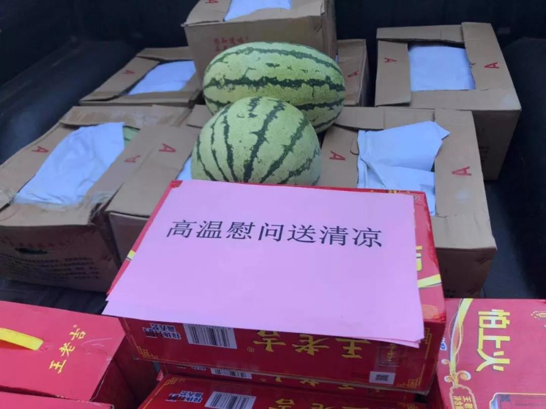 一份清涼，一聲問候——物業公司開展“高溫送清涼”慰問