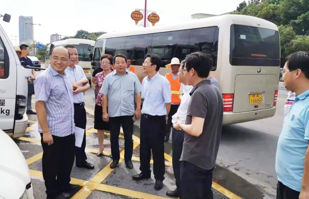 副市長宋鈾、市政府副秘書長楊保根一行來經(jīng)開區(qū)調(diào)研