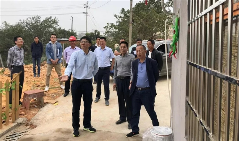區(qū)社發(fā)局現(xiàn)場(chǎng)調(diào)度黃家湖上湖湖體綜合整治工程
