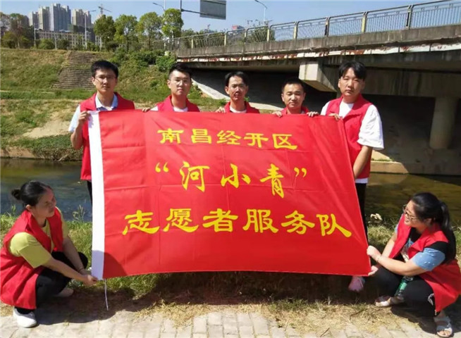 管護(hù)公司志愿者“河小清”在行動(dòng)