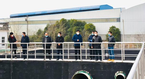 集團董事長謝榮華帶隊調研白水湖污水處理廠