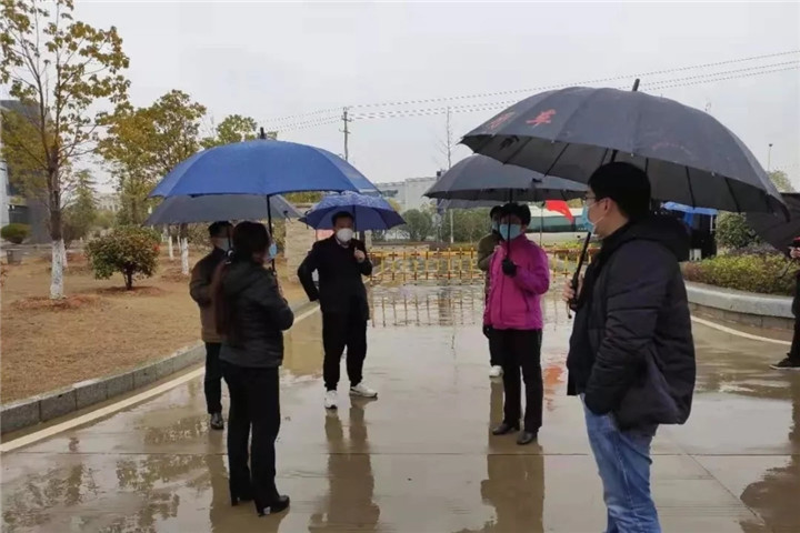 區管委會副主任王勵深入電子信息產業園部署疫情防控工作
