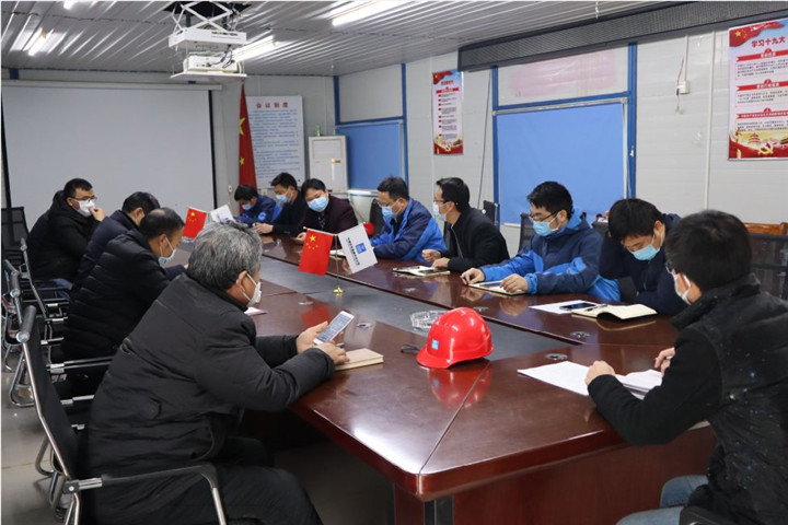 集團副總經理胡許亮現場調度同興達項目入駐問題