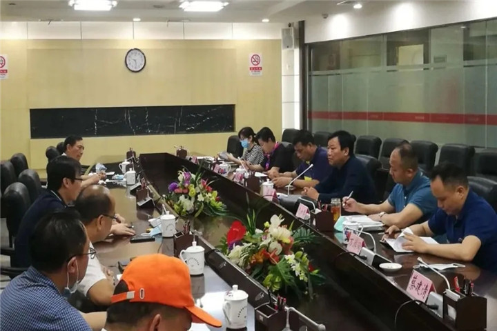 市城管局黨委委員吳軍一行調研金開集團環衛作業運行情況