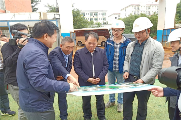 區管委會主任于立山一行調研學校項目建設情況
