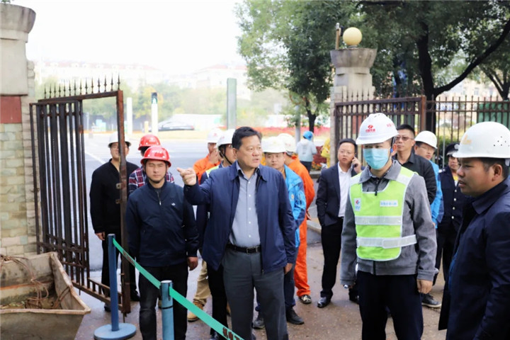 董事長謝榮華實地調研城市建管十大提升項目建設情況