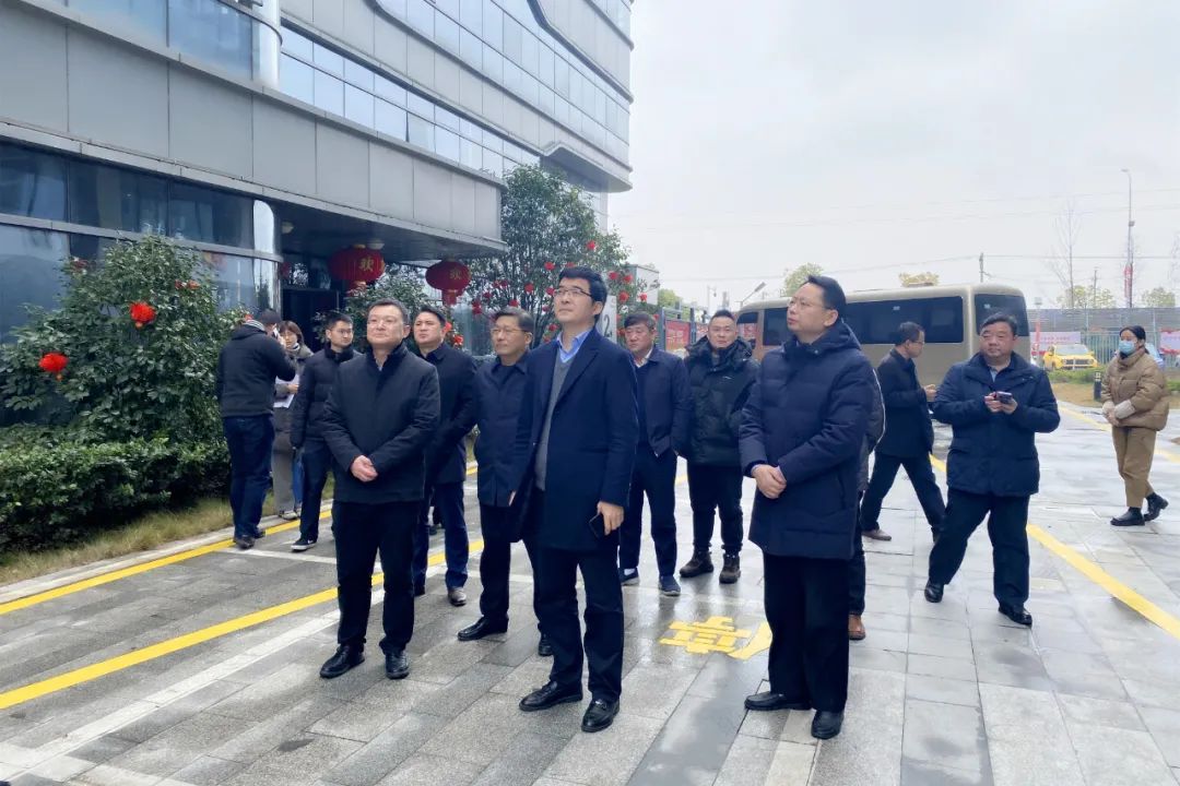 區管委會副主任賀敏率隊前往上饒經開區考察學習