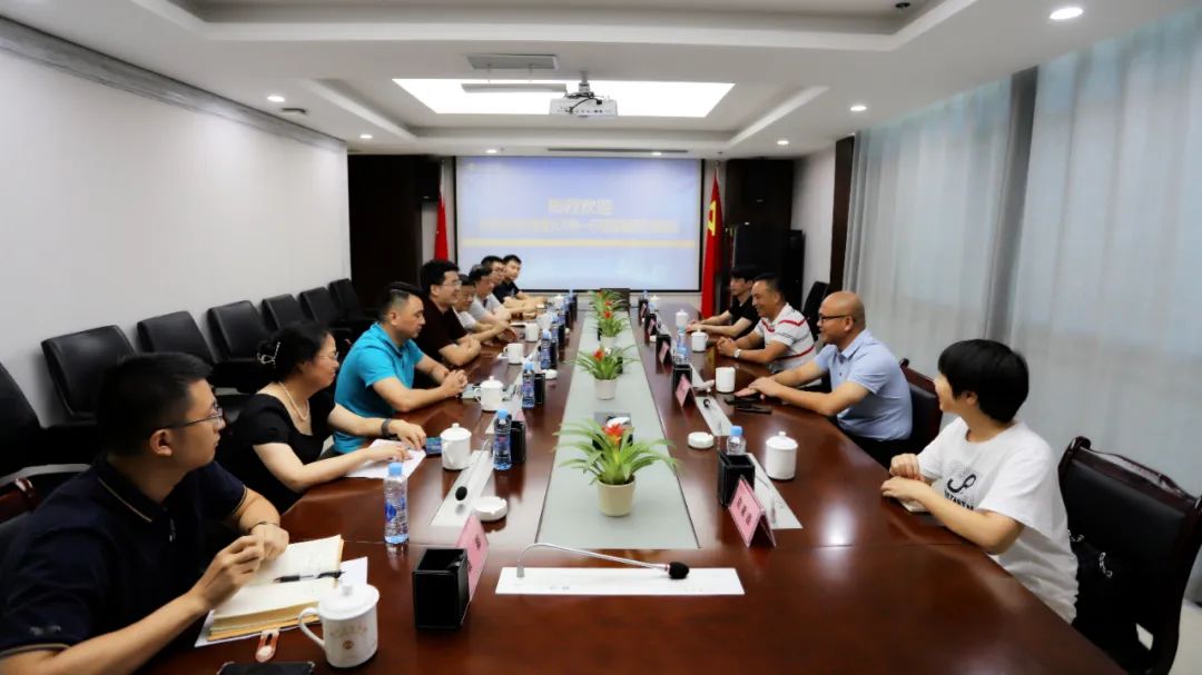 深圳同興達(dá)董事長萬鋒一行來我區(qū)交流座談