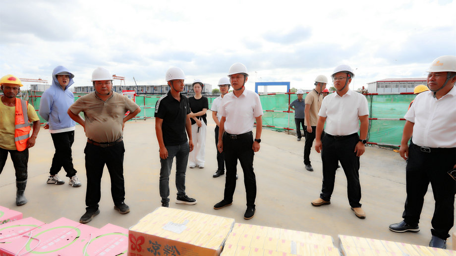 集團黨委開展“情系一線、致敬堅守者”夏日送清涼慰問活